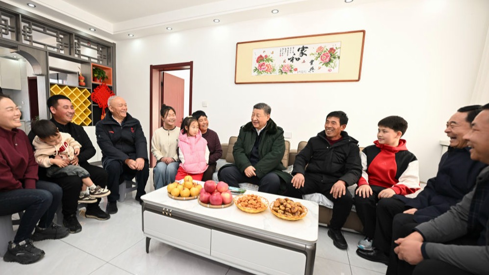 习近平在辽宁葫芦岛市看望慰问受灾群众